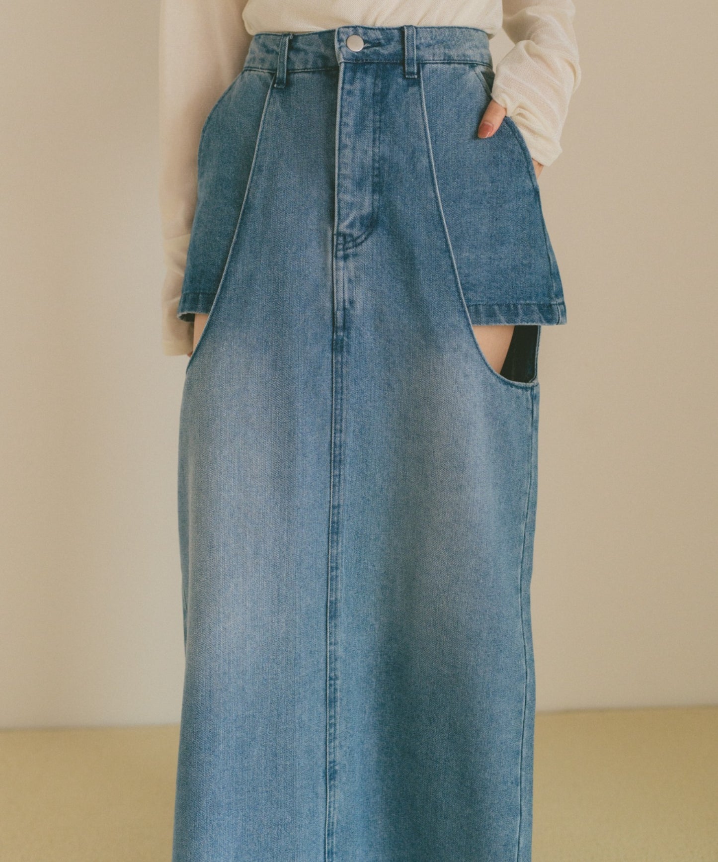 側面鏤空直筒牛仔裙