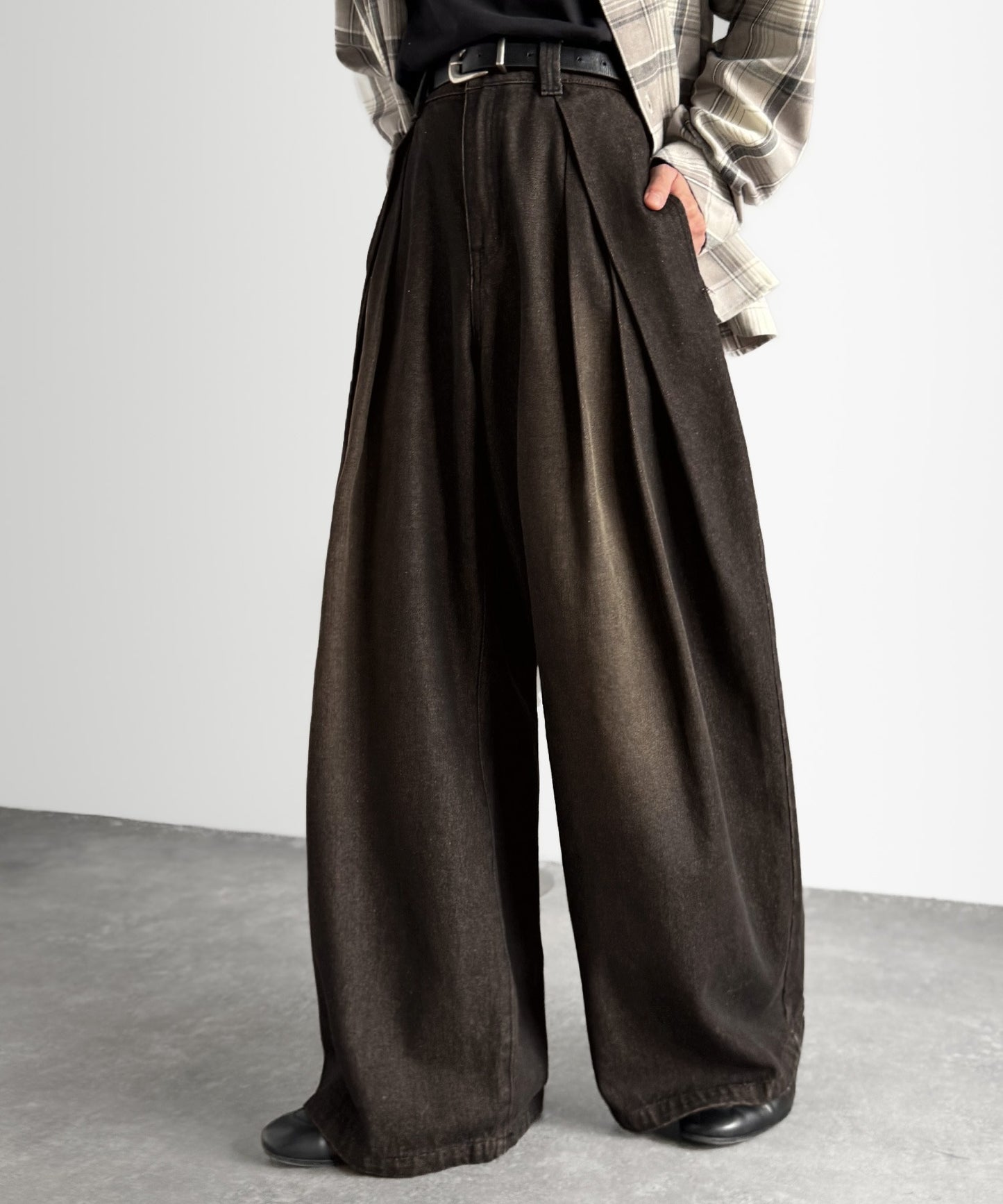 (Unisex ) 水洗三褶牛仔褲