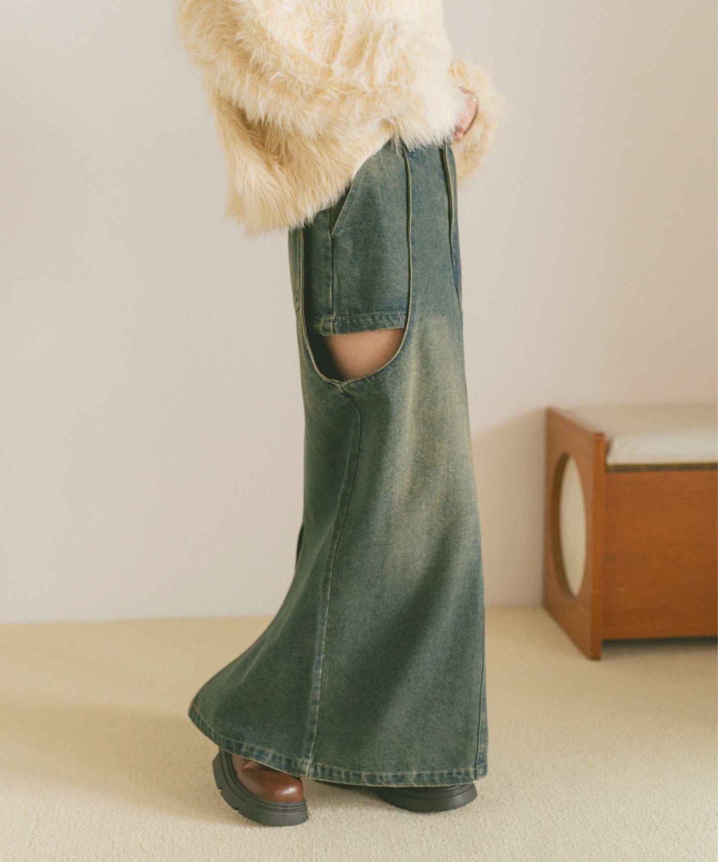 側面鏤空直筒牛仔裙